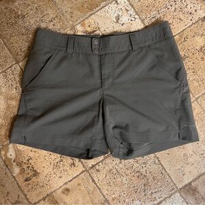 Columbia Gray Omni-Shade Titanium Women's Size 10 Shorts
